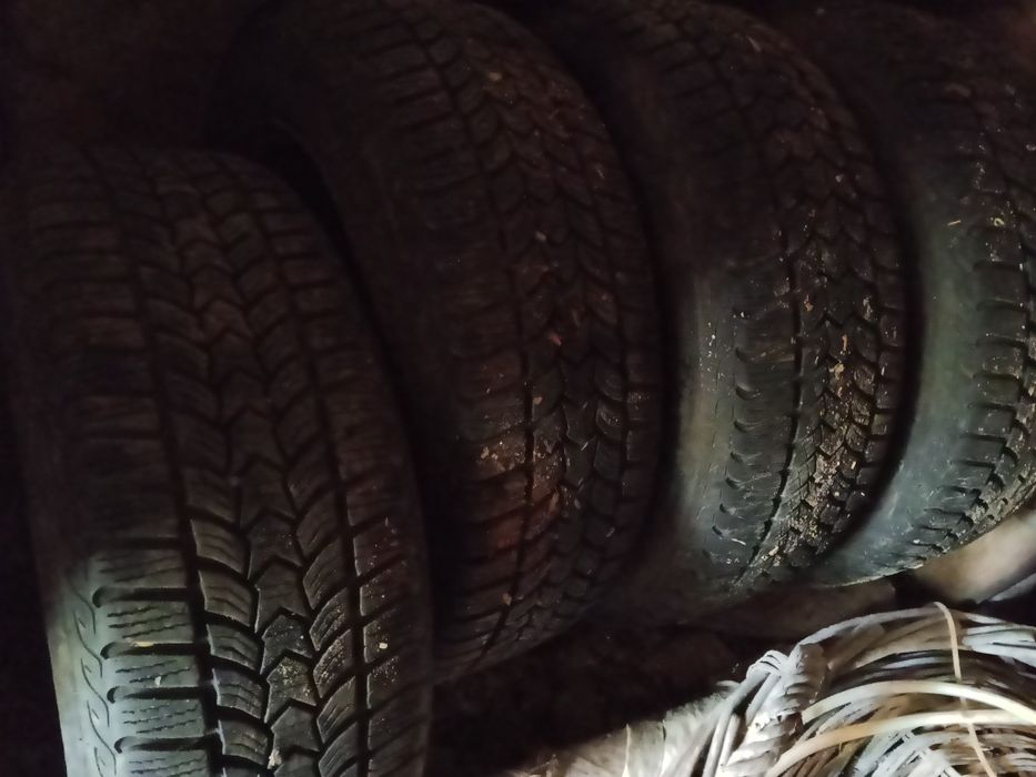 Продам зимові шини диски 5 98 16 та шини 215 60 r16