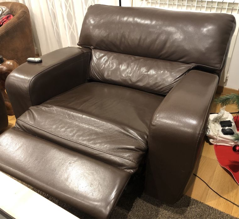 conjunto 2 sofás de 1 - 2 lugares cada pele castanha eléctricos