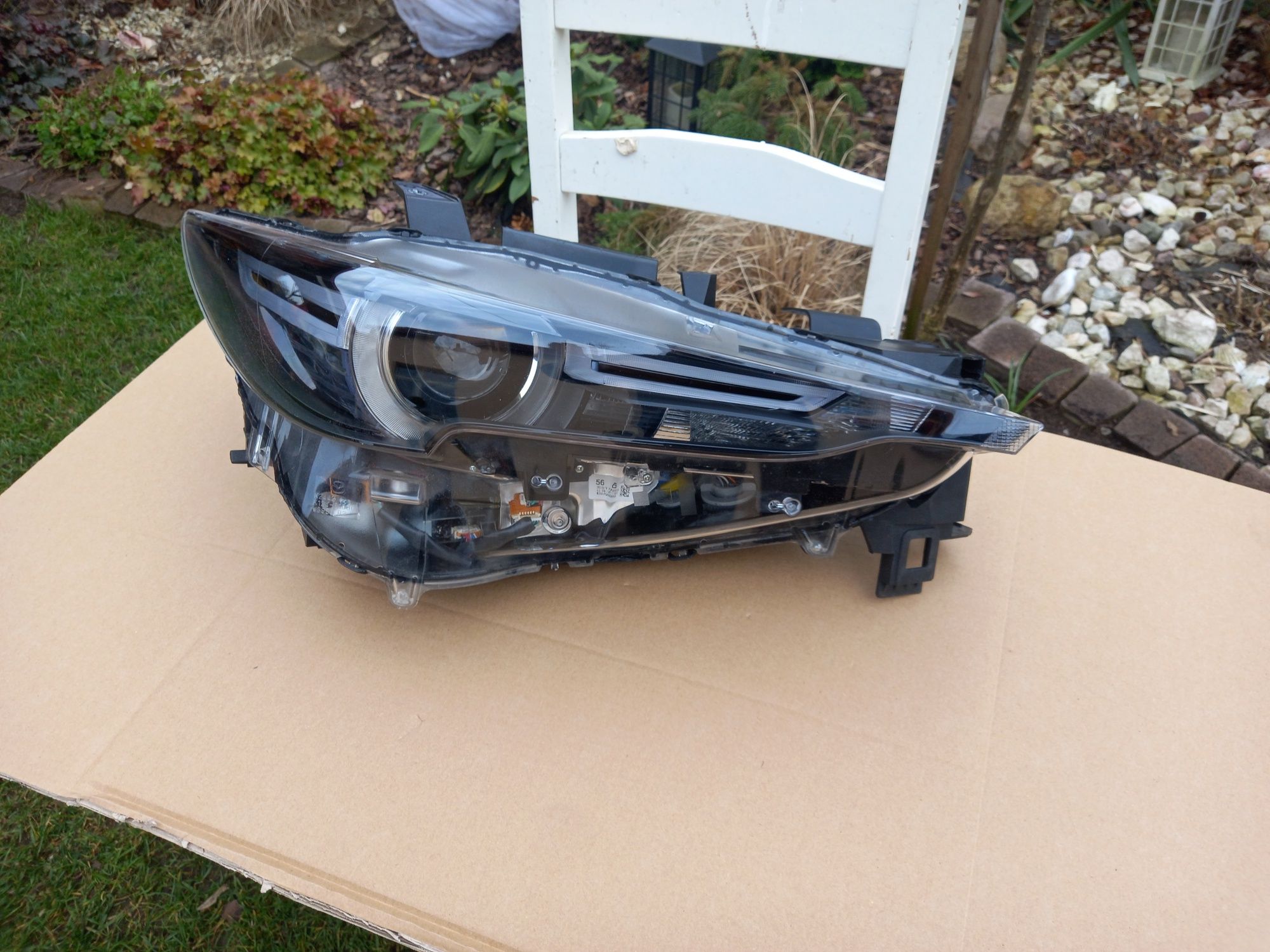 Lampa przednia prawa Mazda CX 5 ll z czarnym silniczkiem