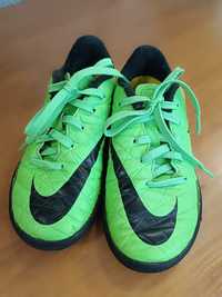 Футбольне дитяче взуття Nike
