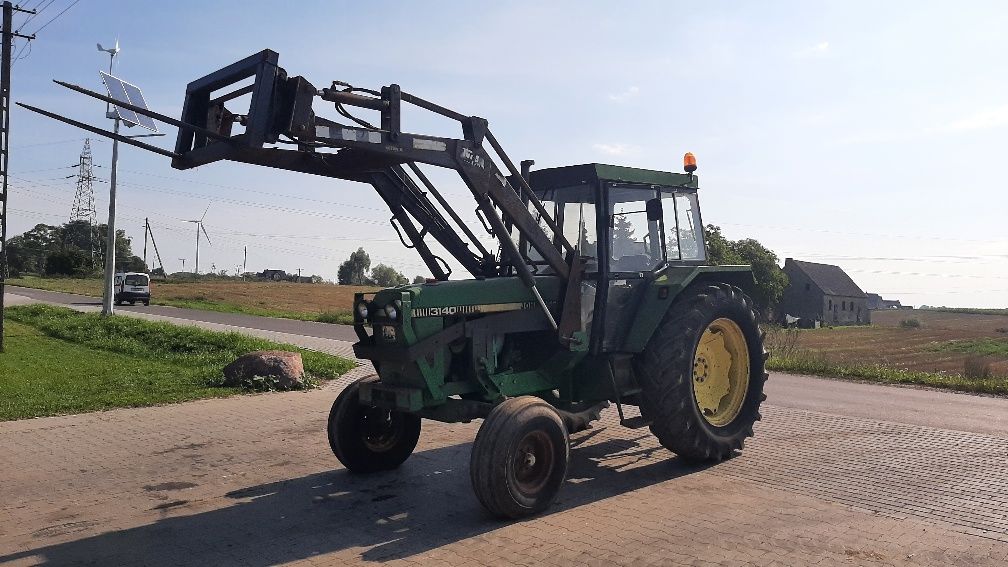 Ciągnik John Deere 3140 z ładowaczem czołowym