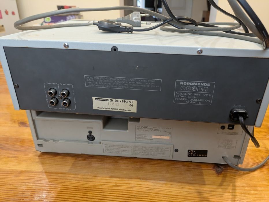 Магнітофон Sharp rt 100.