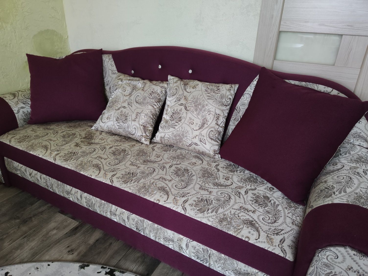 Продам раскладной диван в отличном состоянии