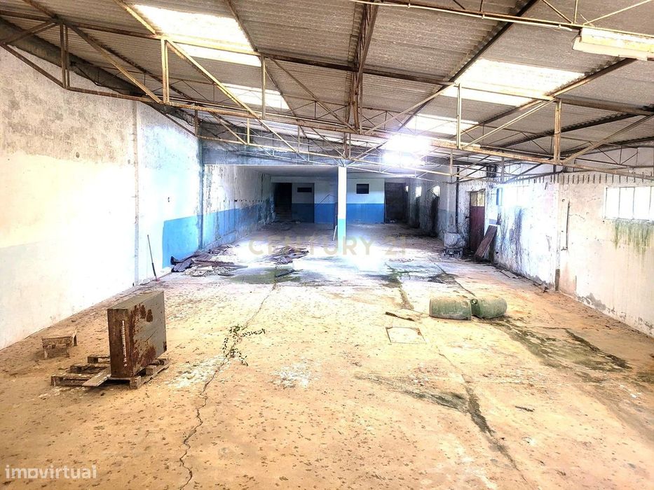 Armazém Industrial para Venda em Coz, Alcobaça com 2.300m²