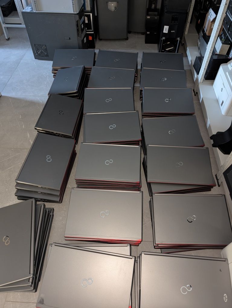 Fujitsu LIFEBOOK E756: надійний бізнес-ноутбук для ефективної роботи