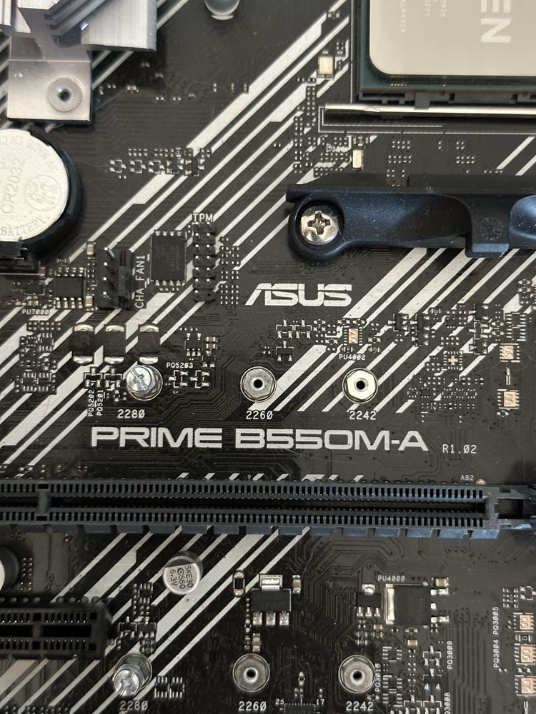 Płyta ASUS z procesorem AMD Ryzen 7 oraz RAM 32 GB DDR4 G.Skill