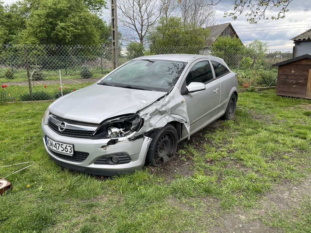 Opel Astra H 1.6 GTC 175tyś. Lekko uszkodzona