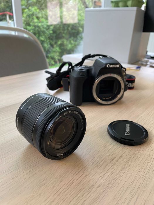 Canon 200D + Objetiva 18-55mm 4-5.6f (Como nova)