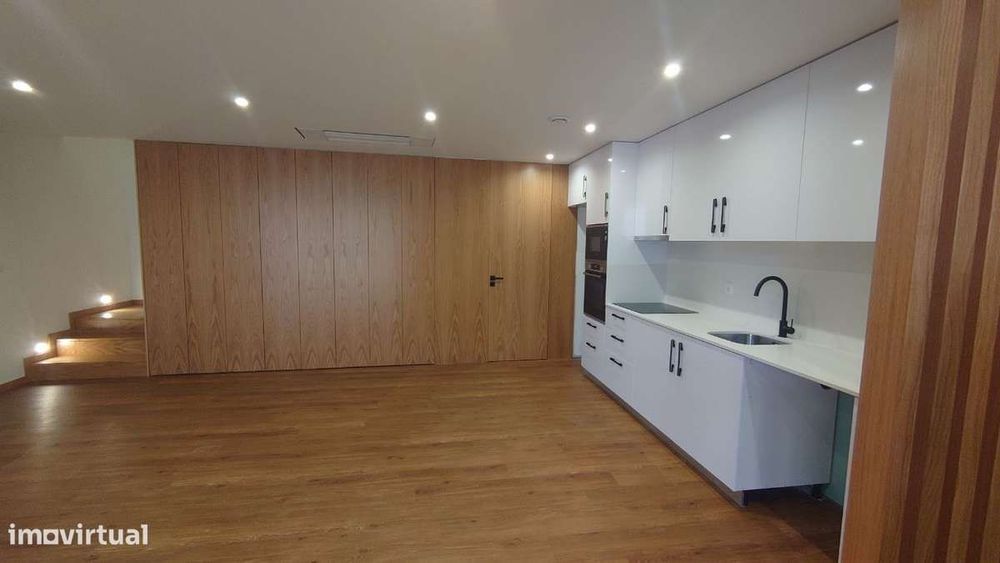 Vendo moradia T2 nova a 100 metros da praia