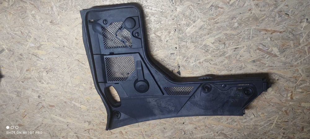 MERCEDES-BENZ C W205 przednia osłona wycieraczek