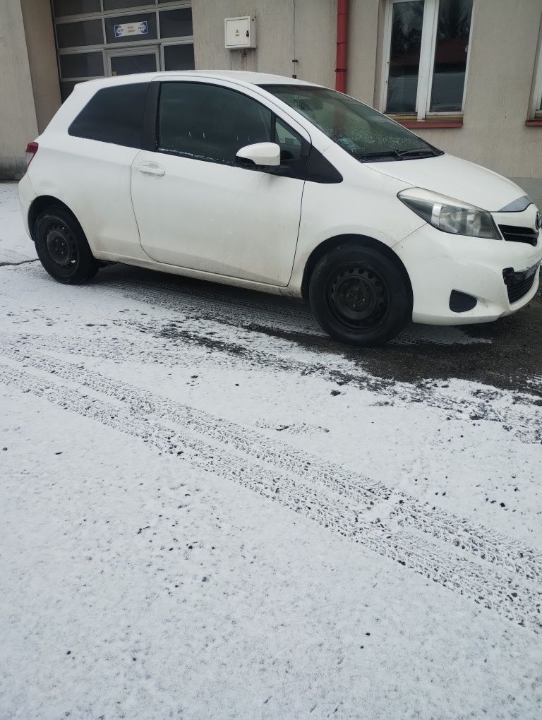 maska błotnik przedni pas yaris 3 lampy przednie deska rozdzielcza oś
