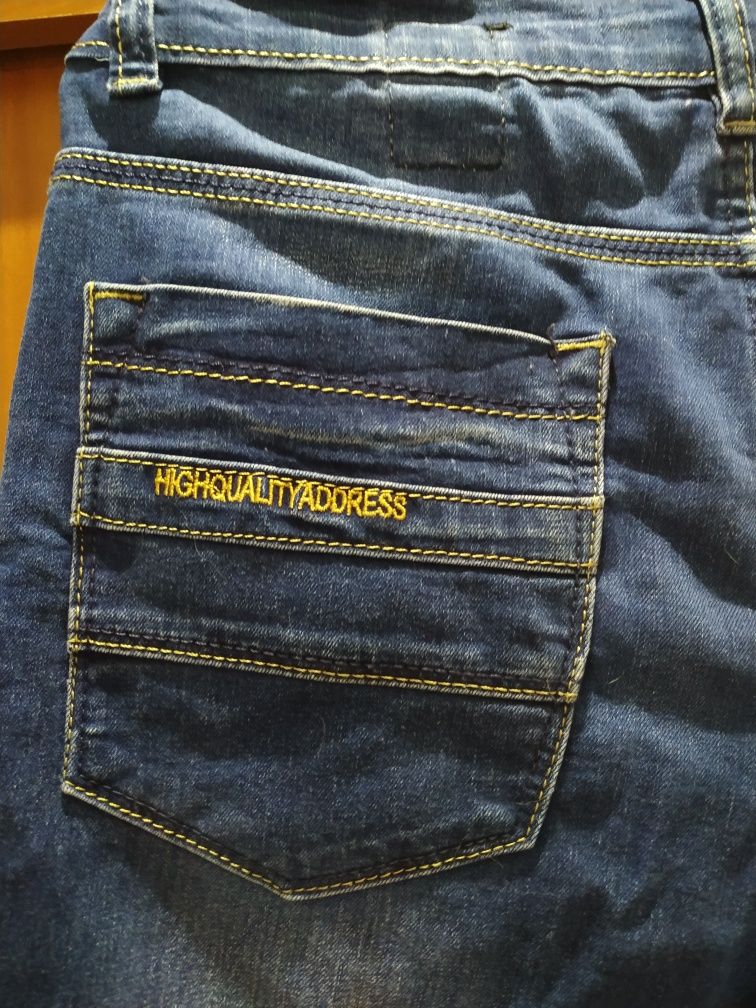 Продам мужские подростковые джинсы