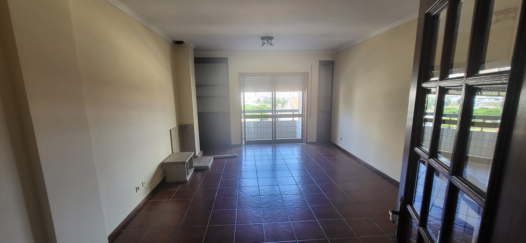 T2 com garagem e boas áreas