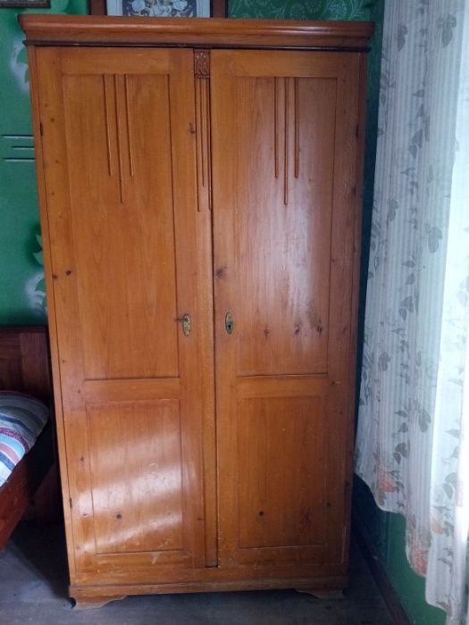Drewniana szafa 2-drzwiowa