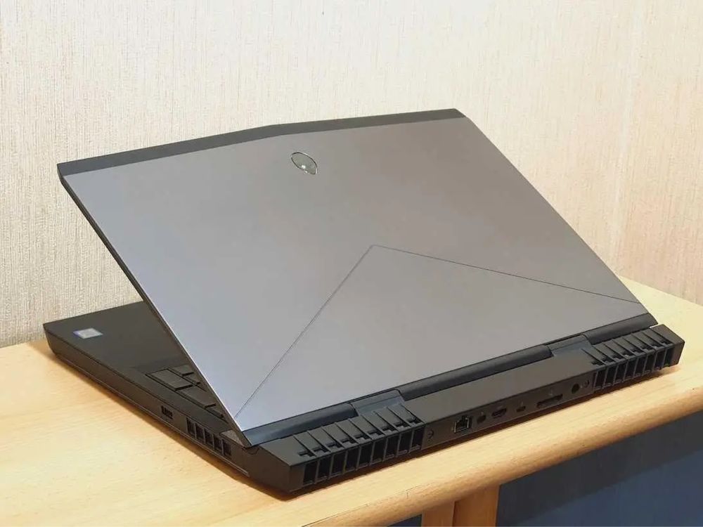 Продам ноутбук Dell Alienware R4