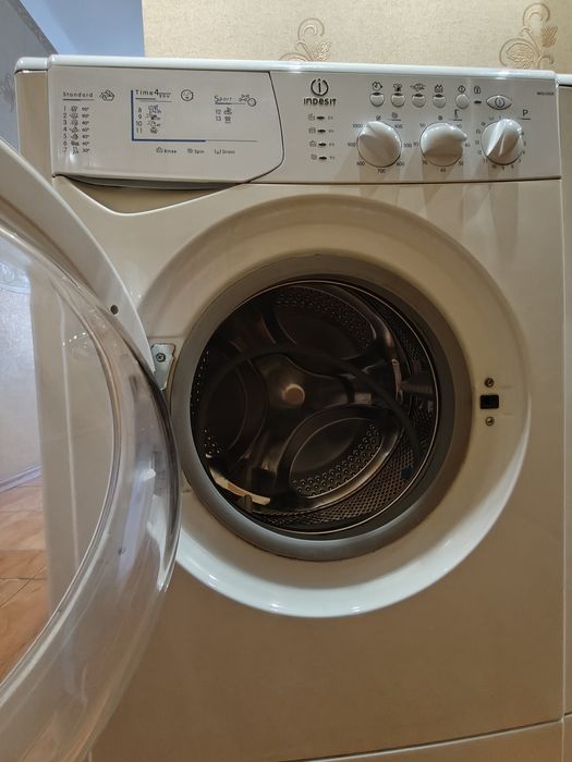 Продам пральну машину Indesit