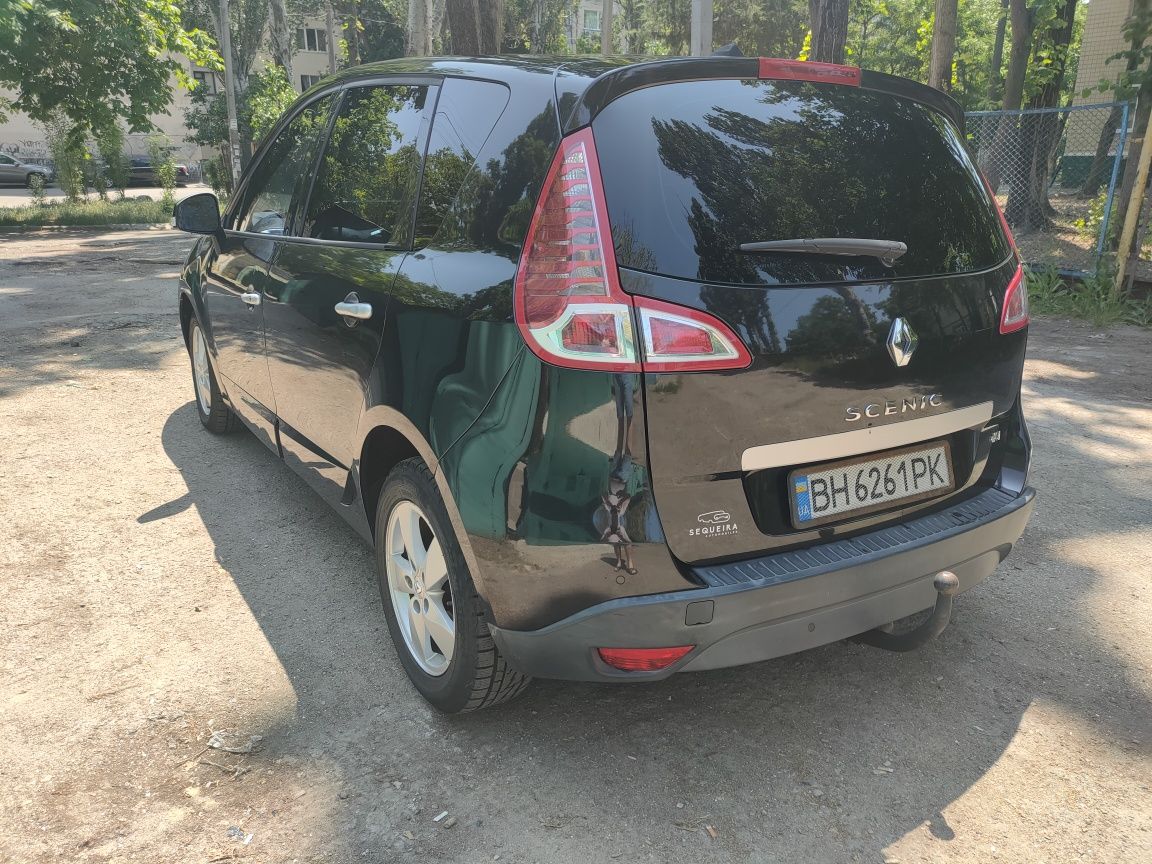 Сценік 3 в гарному стані