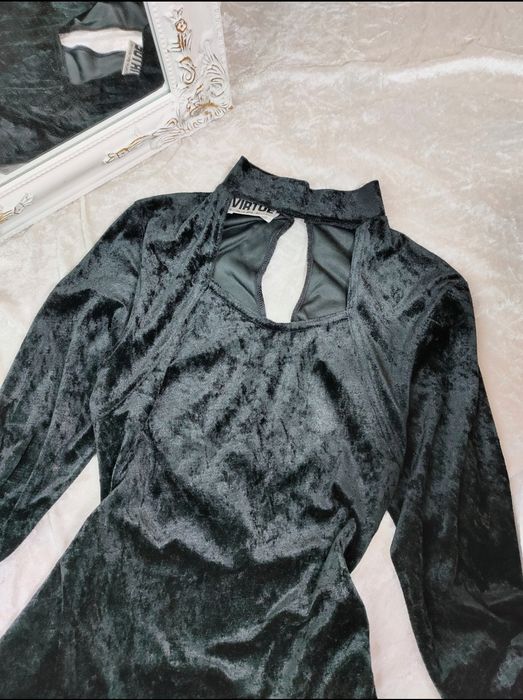 Платье велюровое с чокером