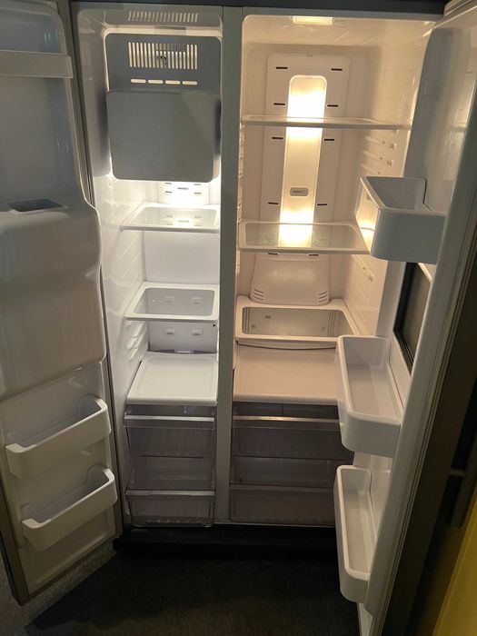 Продам Холодильник Samsung  SIDE By SIDE