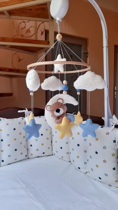 Мобиль из фетра ручной работы