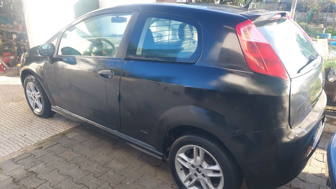 Carro Fiat Punto Preto
