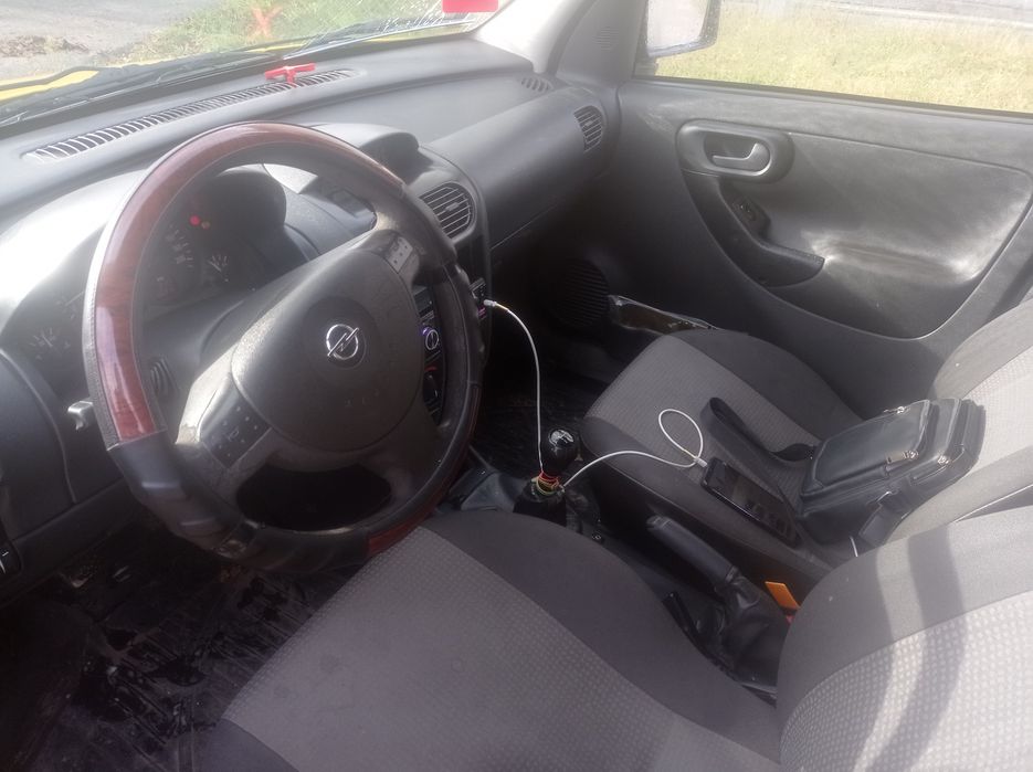 Опель комбо 2011 рік