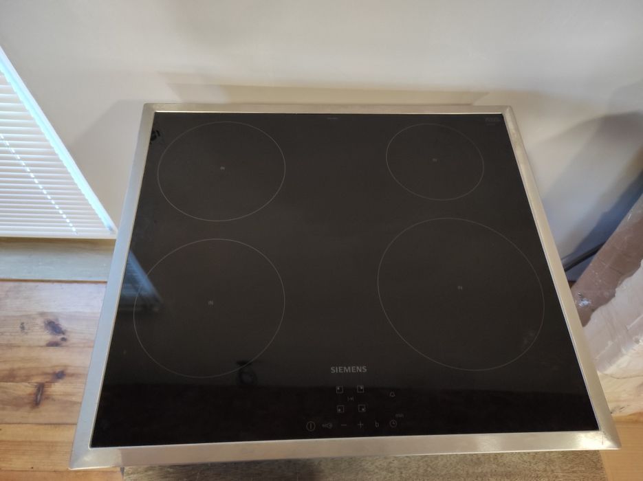 Индукционная варочная поверхность марки Siemens