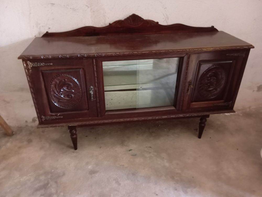 Conjunto de móveis antigos