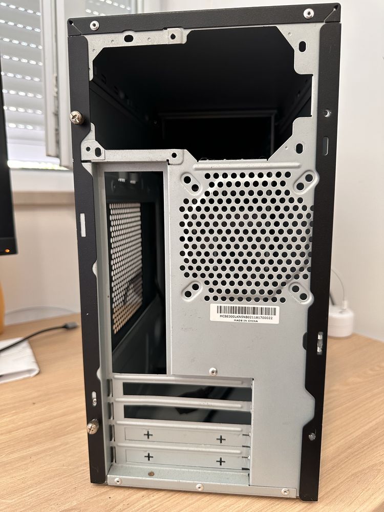 Caixa PC Cooler Master MasterBox E300L