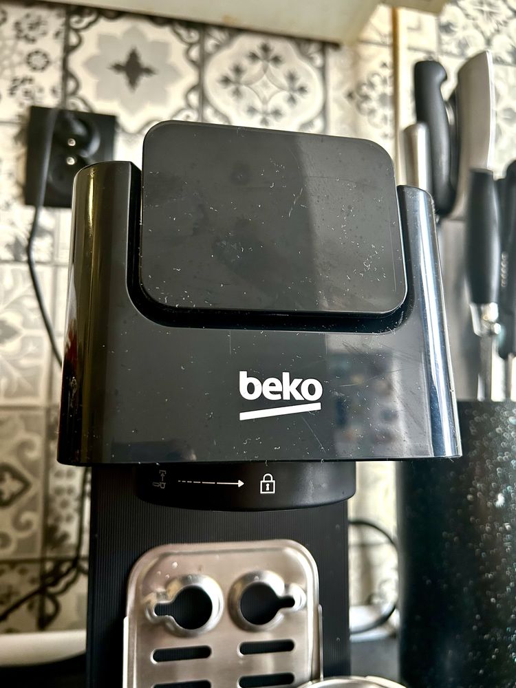 Ekspres ciśnieniowy kolbowy Beko CaffeExperto