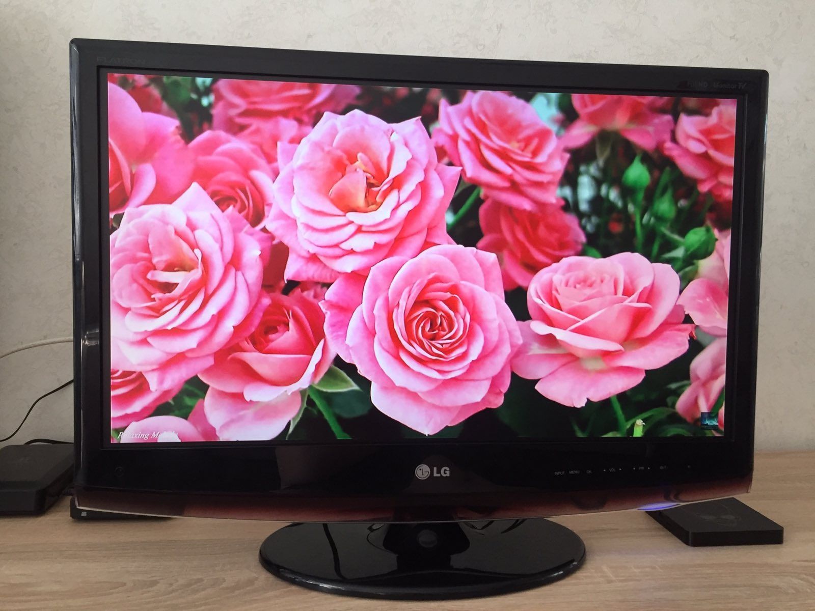 Шикарный LG 27" диагональ Full HD.
