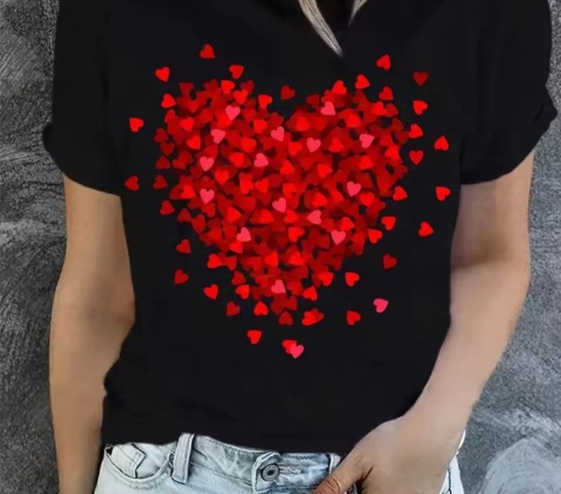 Продам женскую футболку с сердечками