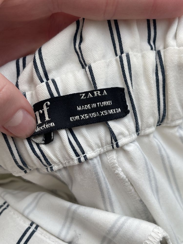 Білі жіночі шорти Zara