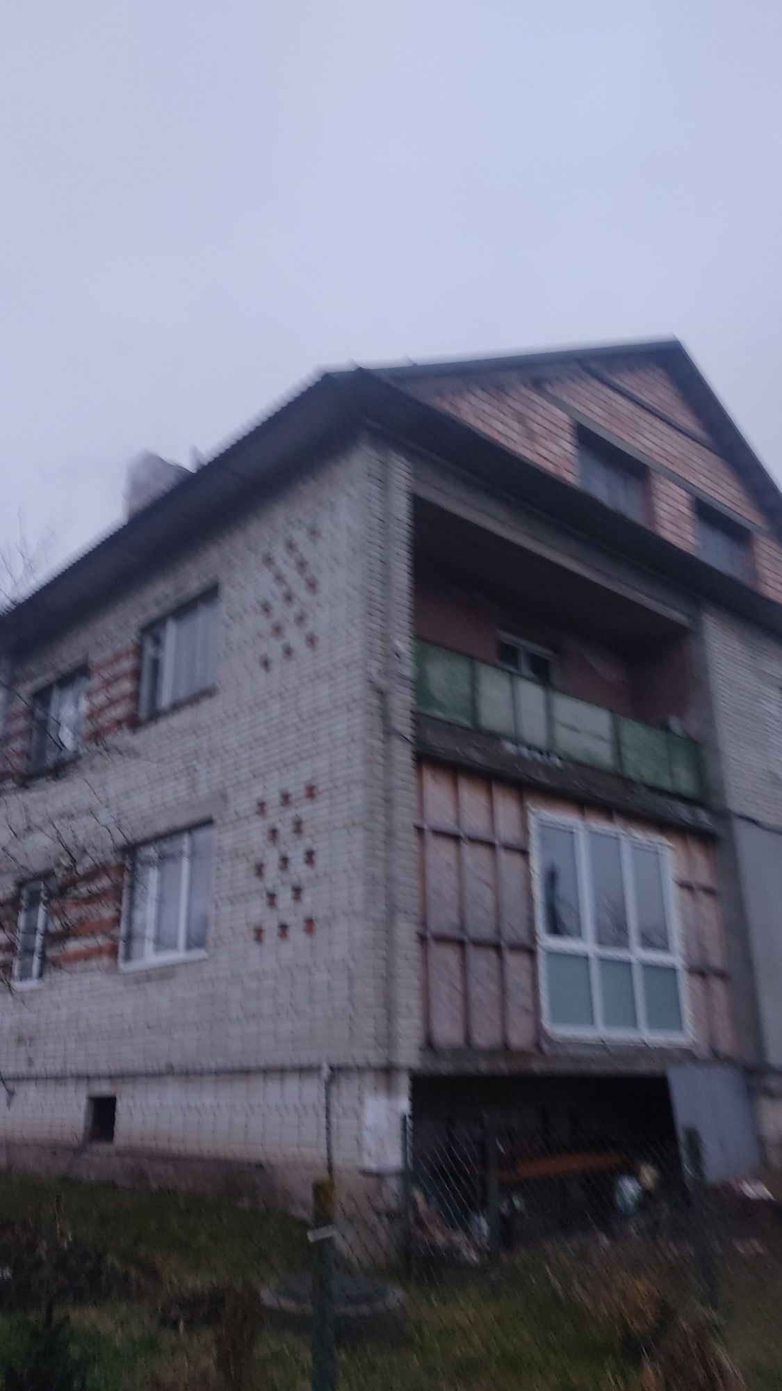Продам трьох кімнатну квартиру у с. Добрівляни Дрогобицького району.
