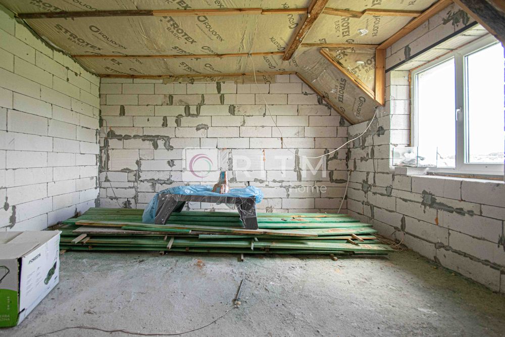 Продається  2-рівневий будинок з загальною площею 190м2