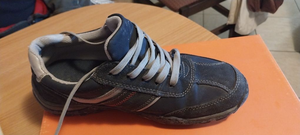 Buty sportowe używane nie zniszczone 40 rozmiar