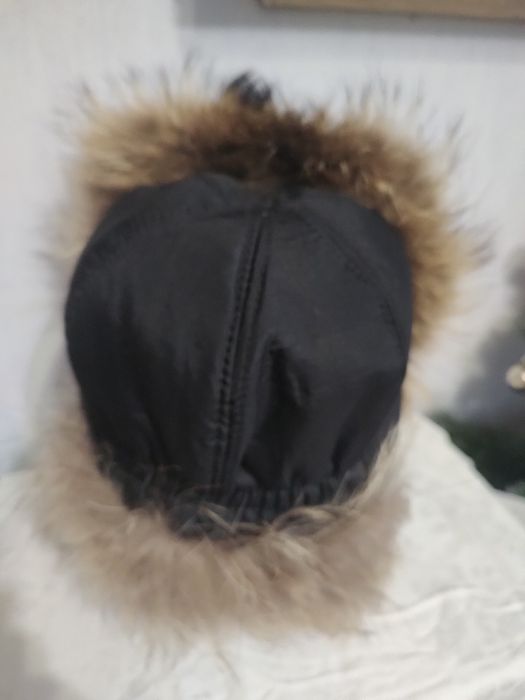 Продам шапку с натуральным енотом