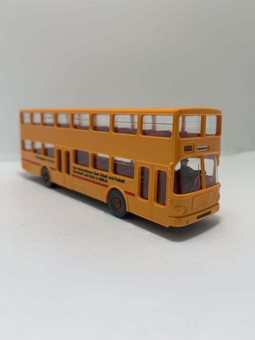 Autocarro MAN SD 200 da Wiking escala 1/87