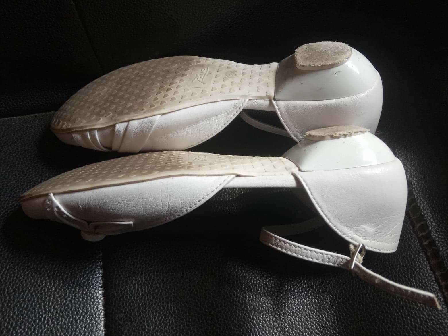 Buty komunijne r. 34