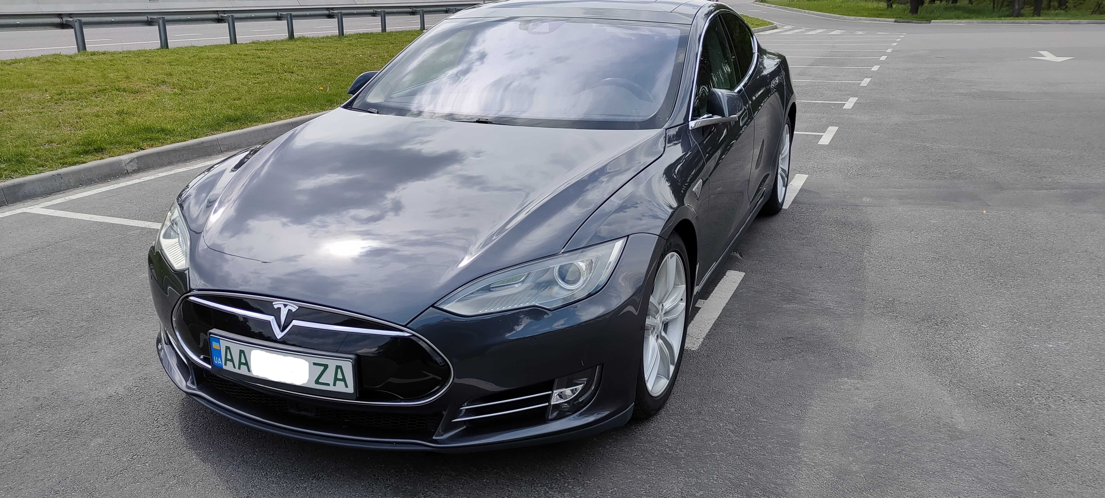 Tesla Model S 90D 2015