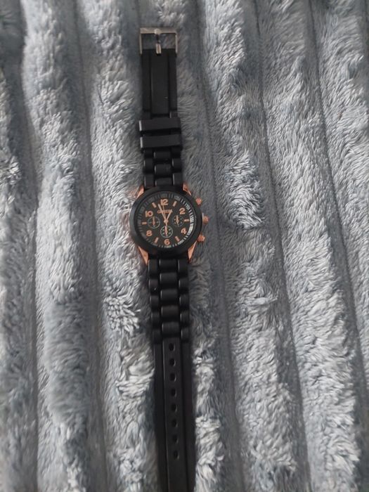 Nowy czarny zegarek damski