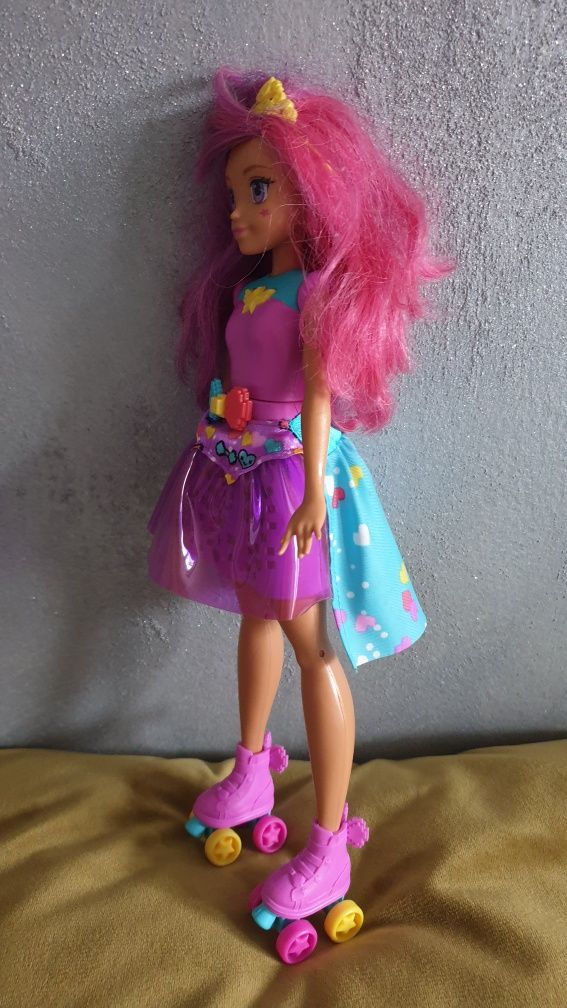 Barbie na wrotkach lalka prezent na dzień dziecka