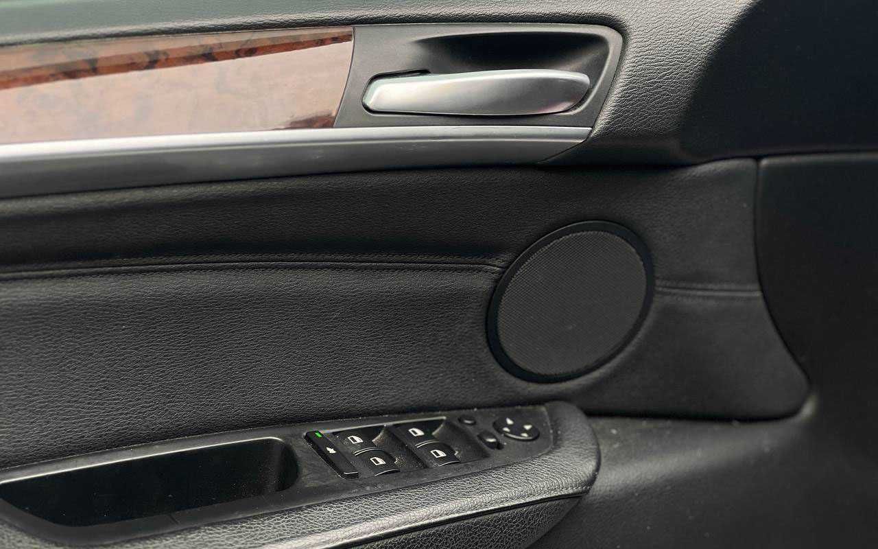 BMW X5 2010 року