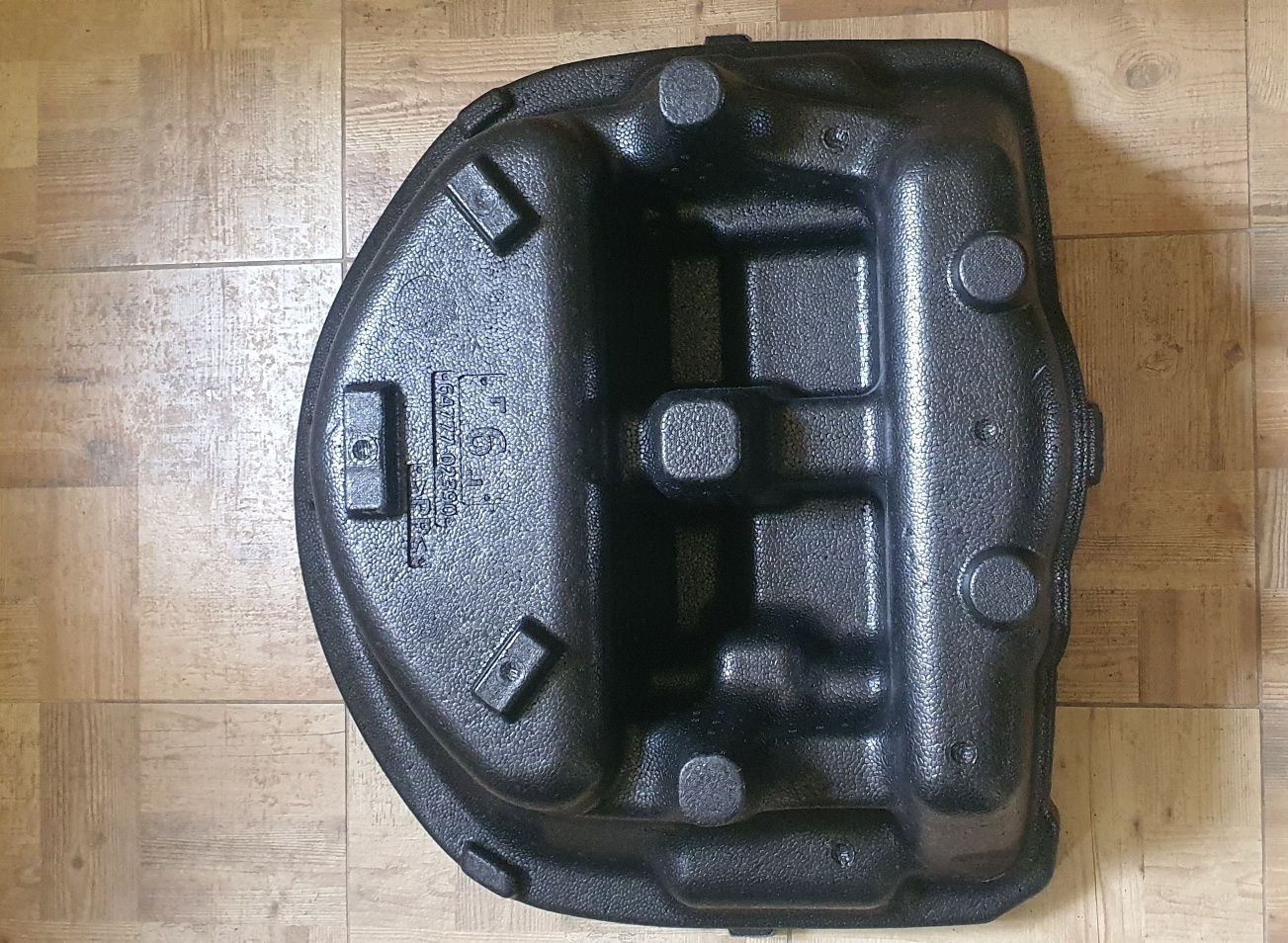 Toyota Corolla styropian, wypełnienie koła E21 2023