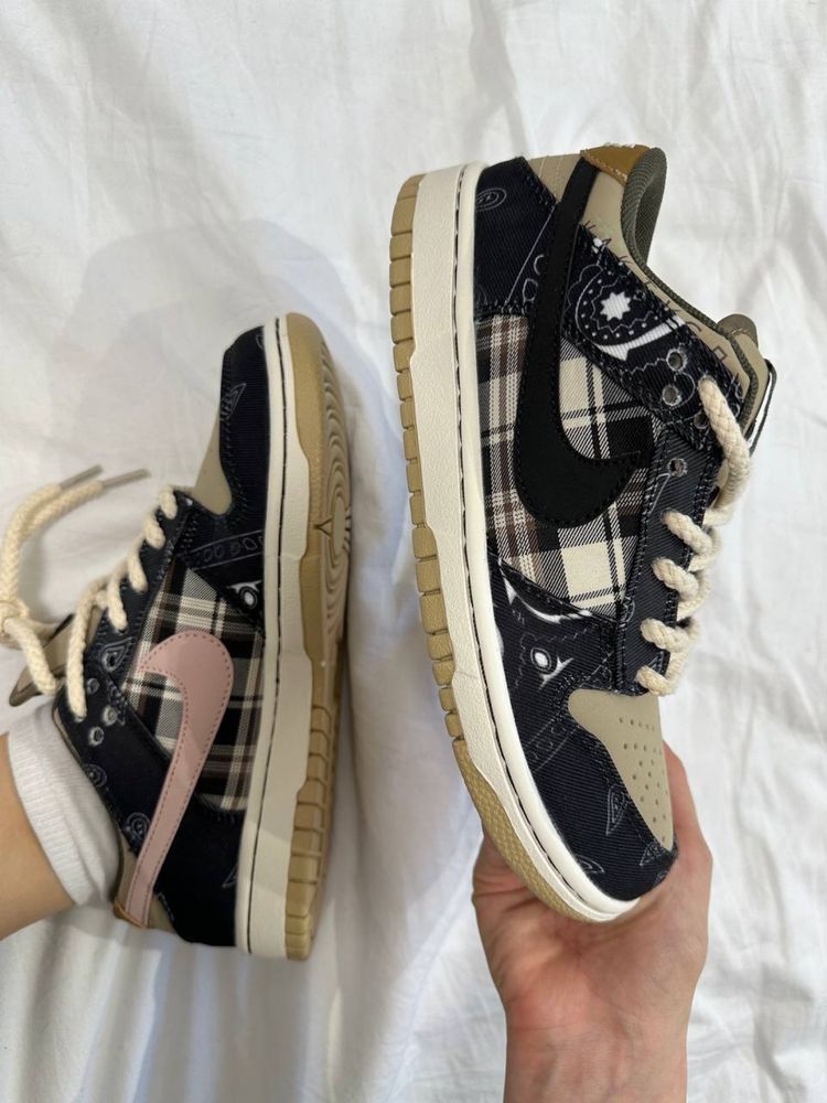 -Nike SB Dunk Low x Travis Scott Cactus Jack