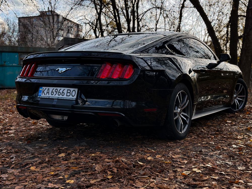 Автомобіль Ford Mustang