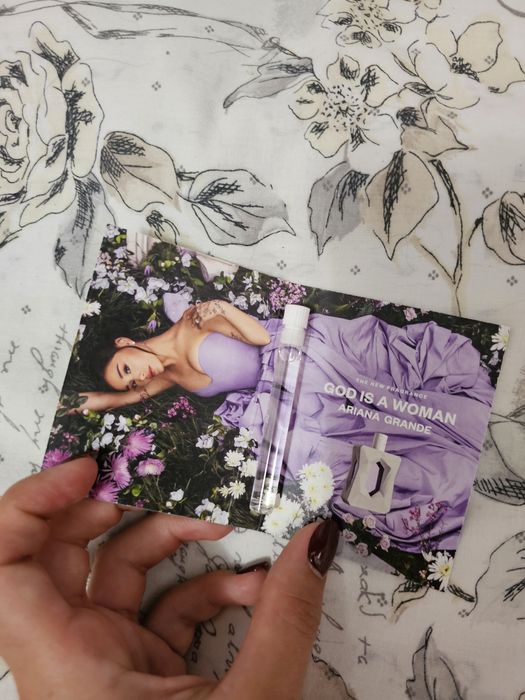 Mini perfume Ariana Grande "God is a Woman"