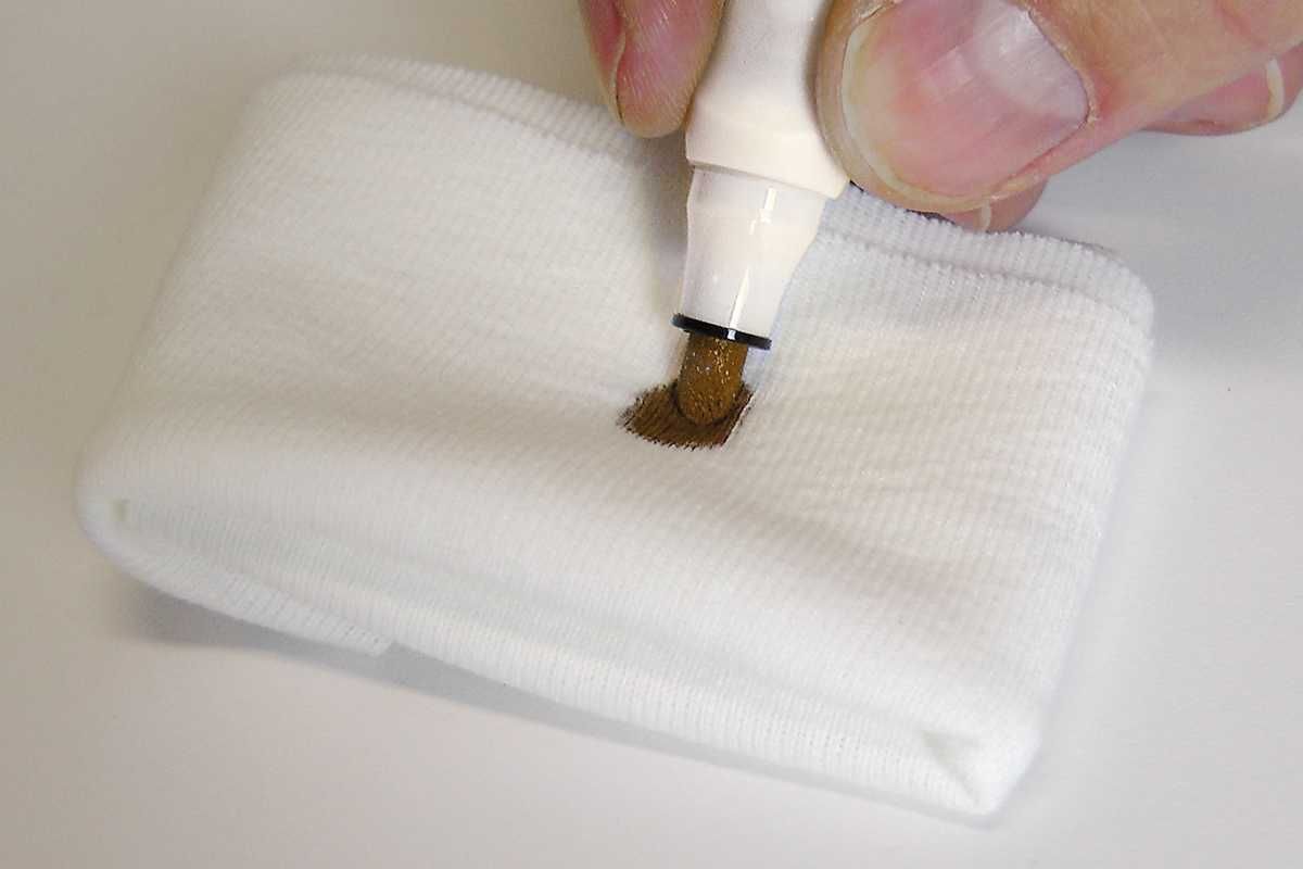 Pisak KANTEN-FIX - okna bramy schody drzwi panele orzech 11ml