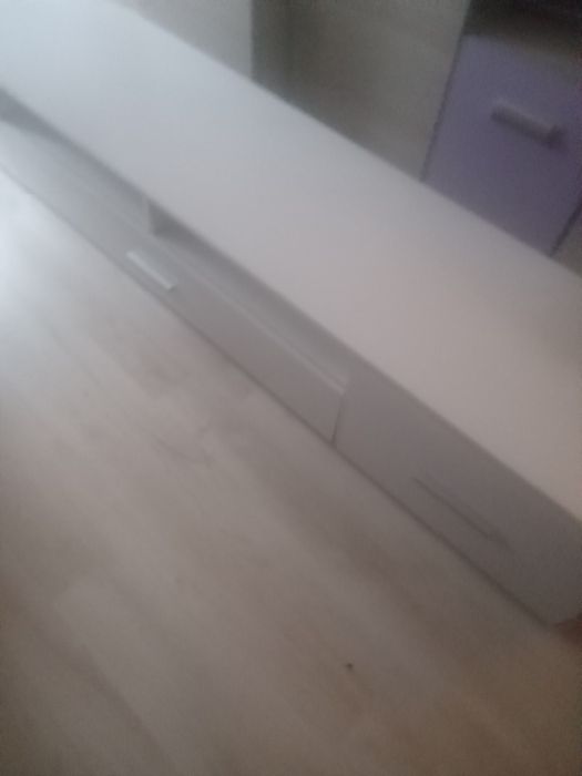Półka pod telewizor