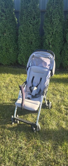 Коляска Chicco Ohlala 3, легка, компактна.